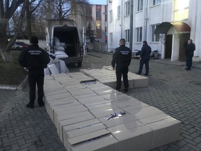 На Буковині виявили контрафактні цигарки, які замаскували під горіхи