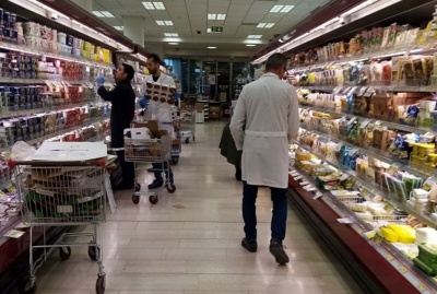 «Паніки немає»: чернівчанка показала переповнені продуктами супермаркети в Італії – фото