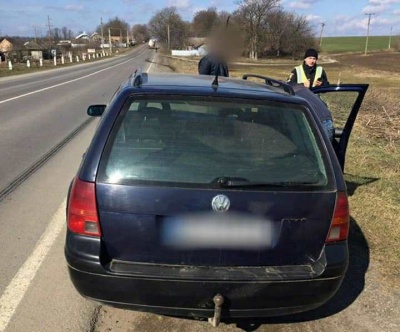 Купив за 5 тисяч: на Буковині поліцейські виявили водія з підробним документами