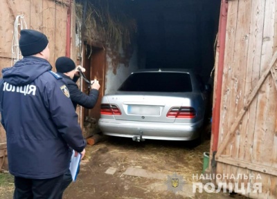 Заховав авто в сараї: поліція затримала водія, який збив на смерть чоловіка на Буковині