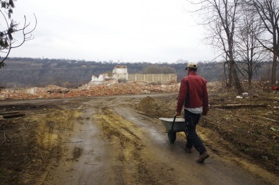 «Завод зруйнували впень»: колишній цукрокомбінат на Буковині може призвести до екологічного лиха