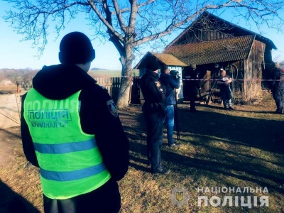 Подвійне вбивство на Буковині: чоловік вбив дружину сокирою та задушив півторарічну дитину