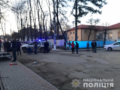 На Буковині мотоцикліст не впорався з керуванням та в'їхав у паркан