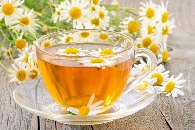 Чому медики радять щодня випивати 1-2 чашки ромашкового чаю