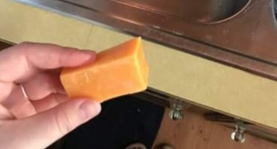 Американка кілька днів мила руки шматком сиру