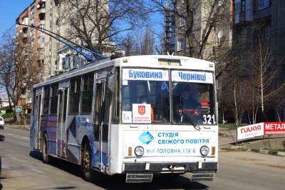 Карантин у Чернівцях: людей у масках побільшало, але пов’язки у аптеках – дефіцит