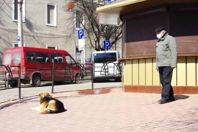 Карантин у Чернівцях: людей у масках побільшало, але пов’язки у аптеках – дефіцит