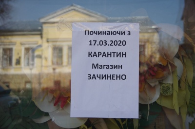 Карантин по-чернівецьки: «доларові» заначки, комунальники без масок і обсипані балкони – фото