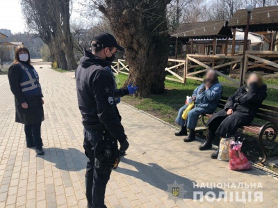 Гуляють у парку та рибалять: поліція на Буковині виявляє порушників карантину