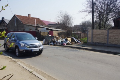 Чернівці карантинні: безлюдний парк, рибалки на озері й засмічені береги