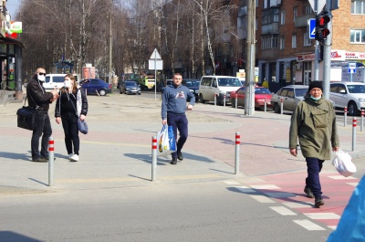 Чернівці карантинні: безлюдний парк, рибалки на озері й засмічені береги