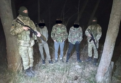 На Буковині затримали трьох чоловіків, які намагались незаконно перетнути кордон