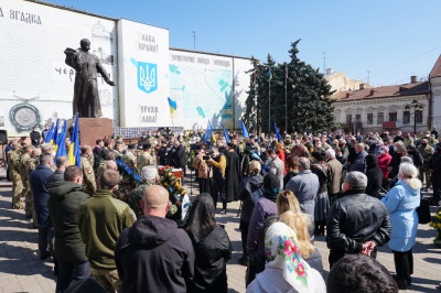 У Чернівцях попрощалися із загиблим воїном – фото