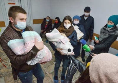 Українка народила чотирьох донечок у розпал карантину