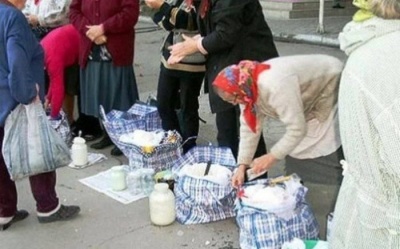 У мережі «розганяють» фейк про смерть бабусі з Буковини після штрафу за продаж молока