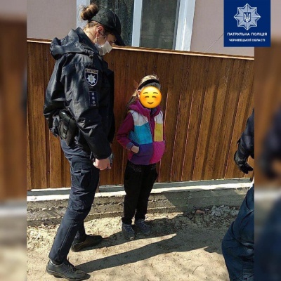 У Чернівцях 10-річна дівчинка втекла з дому, поліцейські її знайшли