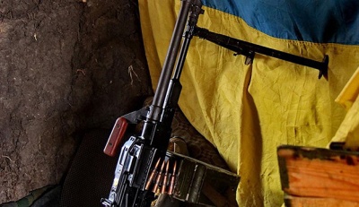 На Донбасі внаслідок обстрілу загинув український військовий