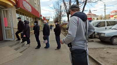 У Чернівцях під магазинами ажіотаж після заяви ОДА про посилення карантину - фото