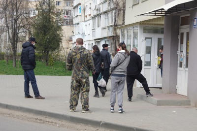 У Чернівцях під магазинами ажіотаж після заяви ОДА про посилення карантину - фото