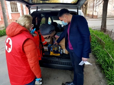 Апарат для аспірації, ковдри: лікарня на Буковині отримала гуманітарну допомогу з Австрії