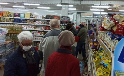 У Чернівцях мешканці напередодні Великодня «штурмують» продуктові магазини – фото