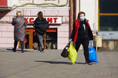 У Чернівцях мешканці напередодні Великодня «штурмують» продуктові магазини – фото