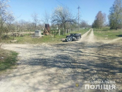 На Буковині п’яний мотоцикліст з пасажиром з’їхали в кювет – обоє травмовані