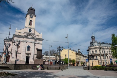 Чернівці безлюдні: вулиці міста порожніють через карантин і Великдень – фото