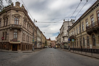 Чернівці безлюдні: вулиці міста порожніють через карантин і Великдень – фото