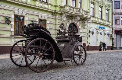 Чернівці безлюдні: вулиці міста порожніють через карантин і Великдень – фото