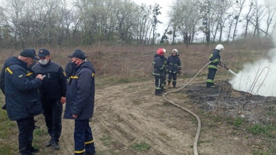 Над Чернівцями здійнялась чорна хмара диму: невідомі підпалили шини – фото