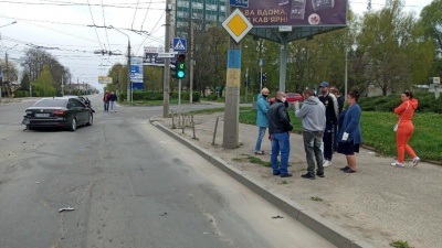 У Чернівцях водій з ознаками сп’яніння врізався у легковик – фото