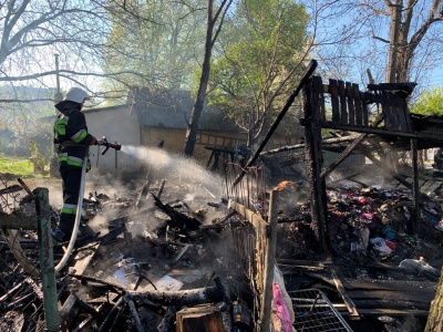 У Чернівцях із пожежі врятували шістьох дітей і двох дорослих - фото