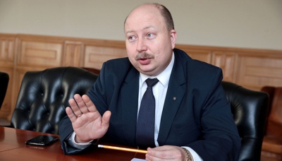 Уряд: Суворий карантин можуть продовжити через масові служби у Почаєві та Святогірську