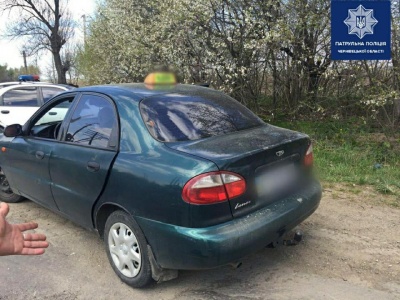 У Чернівцях патрульні затримали п’яного таксиста – фото