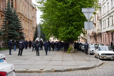 Підприємці Калинки знову пікетують Чернівецьку ОДА та міськраду – фото