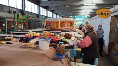 Фальстарт чернівецьких ринків: підприємці в масках, але обмаль покупців – фото