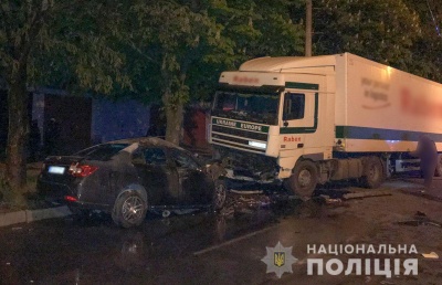 У Кременчуці легковик протаранив вантажівку та загорівся. Двоє осіб загинули