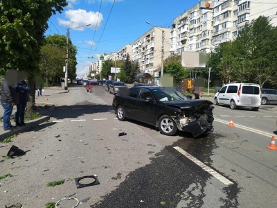 ДТП у Чернівцях: автівка знесла світлофор