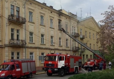 У Чернівцях горіла квартира біля драмтеатру – фото