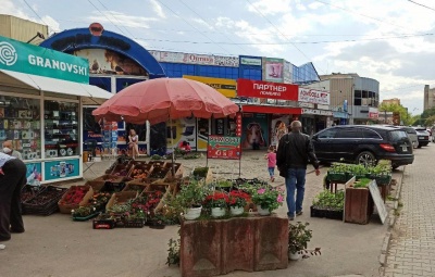 Непродовольчим ринкам і магазинам на Буковині не дозволили працювати, – чиновник