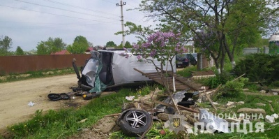 На Буковині п’яний водій фургона врізався в огорожу: троє людей у лікарні – фото