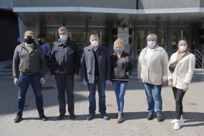 П’ятеро медиків з Дніпра відправились до Чернівців, щоб допомогти лікарям боротись із COVID