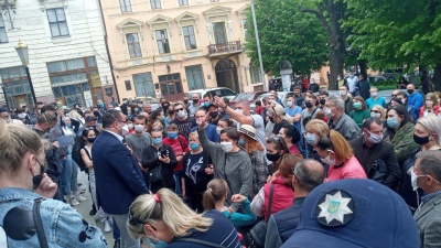 У Чернівцях підприємці пікетують ОДА і мерію: вимагають дозволити роботу - фото