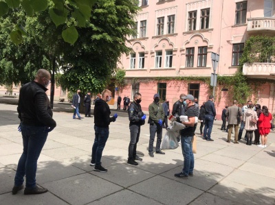 Чернівецьку ОДА оточила поліція через приїзд міністрів - фото