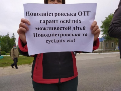 У Новодністровську знову перекрили дорогу через новий перспективний план Чернівецької області