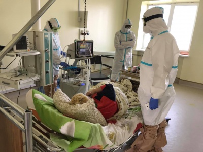 Чергувала у "червоній зоні": журналістка побувала в лікарні, де лікують хворих на COVID-19