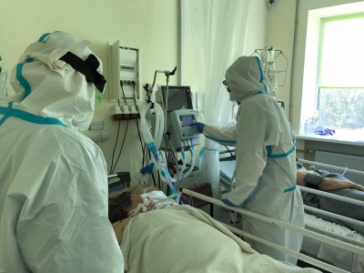 Чергувала у "червоній зоні": журналістка побувала в лікарні, де лікують хворих на COVID-19