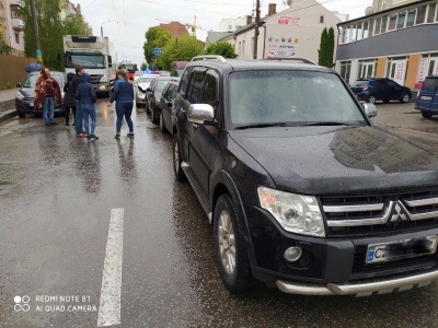 ДТП в Чернівцях: на Героїв Майдану зіткнулись чотири авто - фото