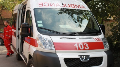 У Чернівцях 15-річна дівчина випала з балкона п'ятого поверху